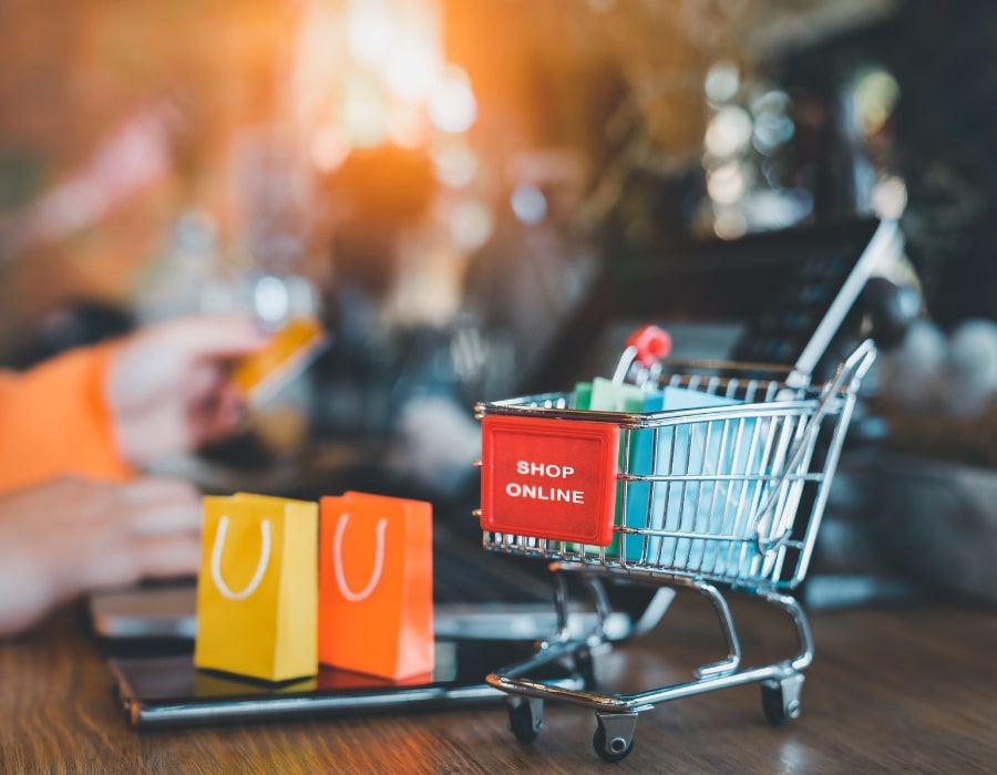 Socially-distanced customer service – Các dịch vụ hạn chế tiếp xúc